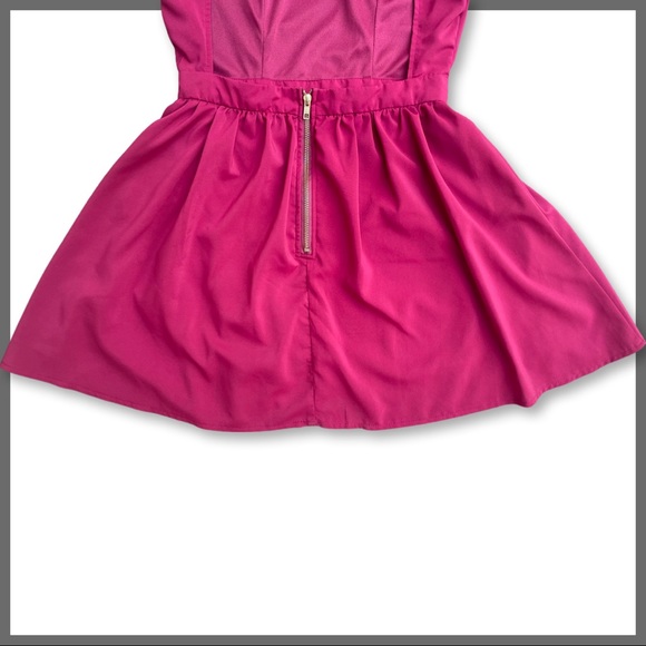 Red Short-sleeved Dress w/ Peekaboo Back and Princess Seams - Picture 4 of 7